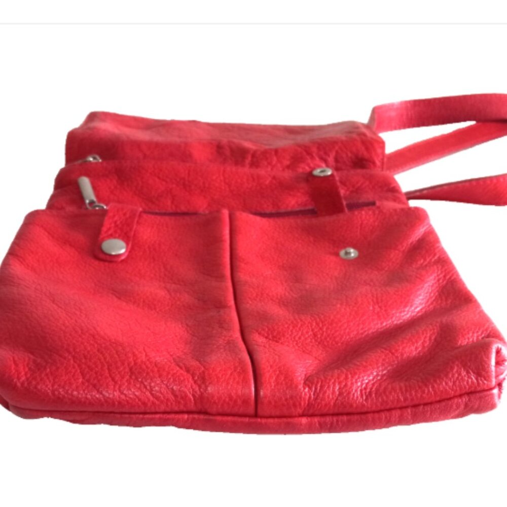 T-Nobile Made in Italy soft leather crossbody purse in vibrant red. - Picture 12 of 14